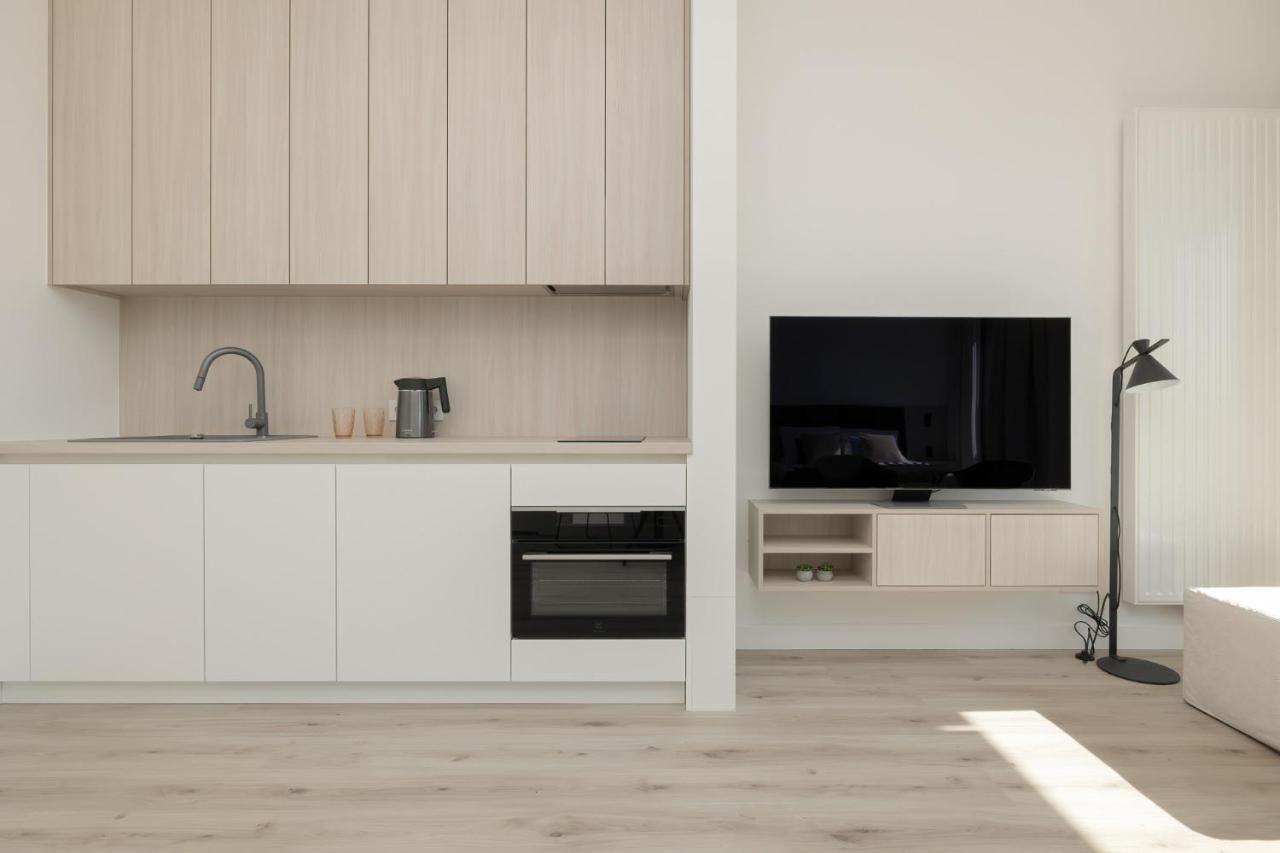 Shellter 33 Forrest Art & Design